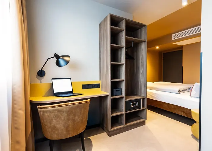 - The Niu, Flux By Ihg 3* 파사우