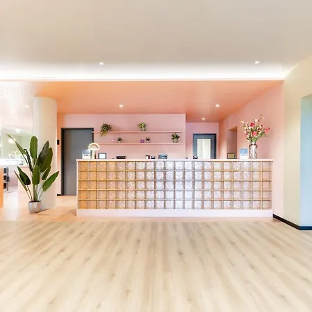 - The Niu, Flux By Ihg * Passau