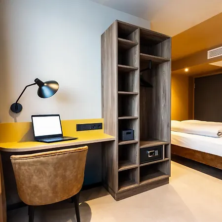 - The Niu, Flux By Ihg * Passau